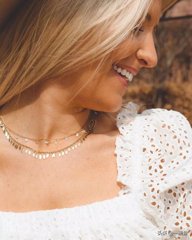 时尚迪科穿上它脸能小一圈！「复古小方领」时髦感爆棚，请立刻安排