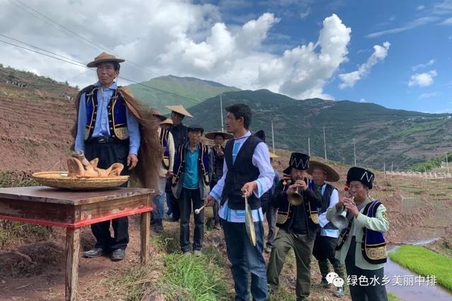 兰坪县中排乡烟川村"开秧门"活动好热闹