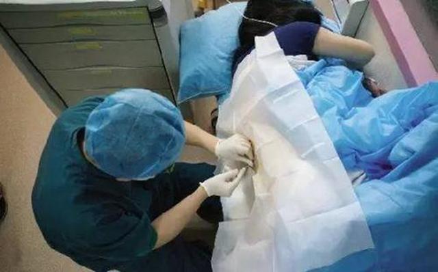 「超级宝妈」95后孕妇一定要选择剖腹产，丈夫：我不签字看你怎么手术，太心酸