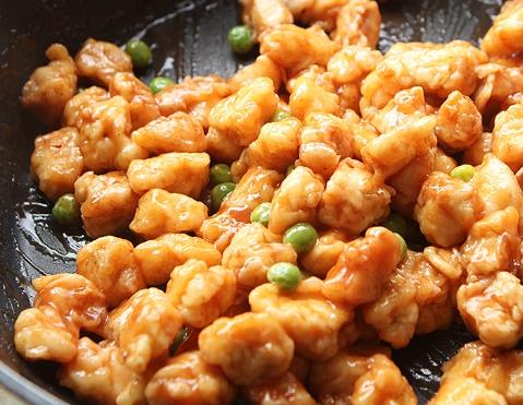 鸡胸肉做成糖醋味，酸酸甜甜，特别适合小朋友