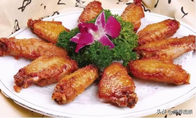 精选美食：蒜香鸡翅、洋葱拌番茄、虾仁冬菇蒸水蛋、西兰花烧豆腐