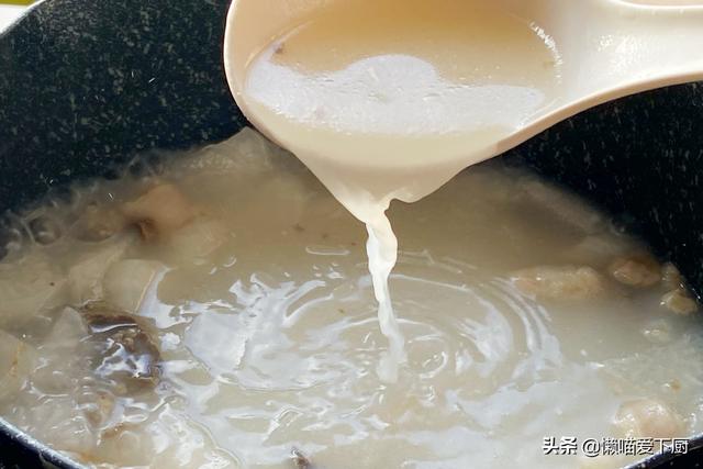 冬至到了，有条件别忘给家人炖这锅热汤，驱寒暖胃寓意好