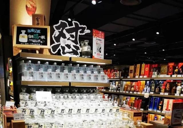 为什么胖东来的“红丝绒蛋糕”与“怼酒”能走红？