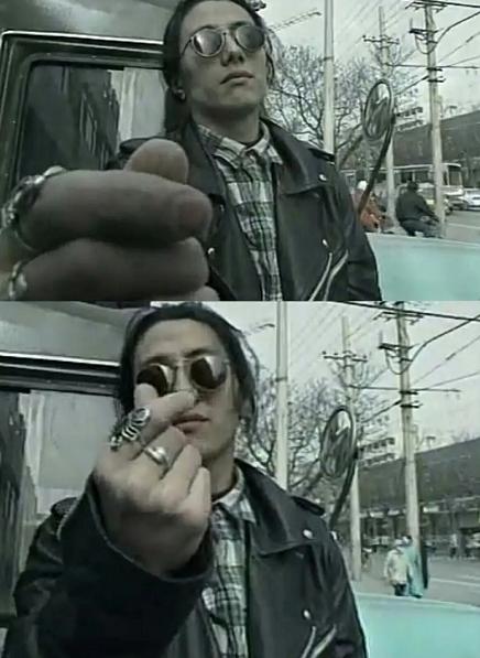 9号放映厅■53岁郑钧再次登台：老去的只是肉体，摇滚永远不老！