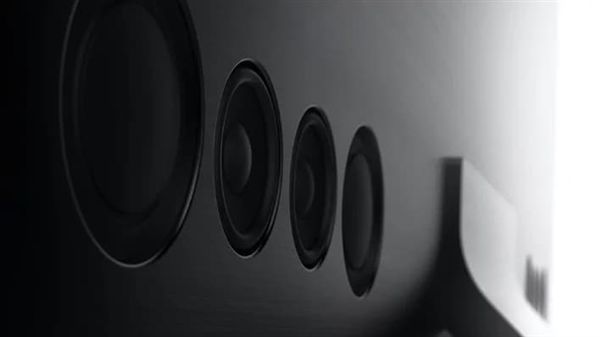 「太平洋电脑网」CES：三星新品Q950无边框8K QLED电视 99%屏占比