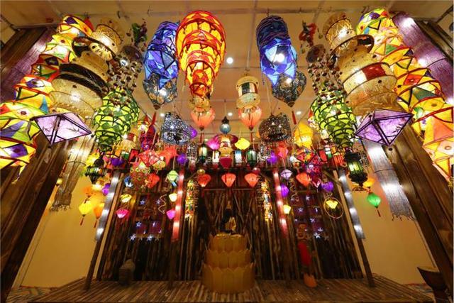 我的天！蔡徐坤、Angelababy、郭麒麟等跑男家族成员齐聚清明上河园！穿宋装、玩穿越，一起揭开这里的神秘面纱|影视交流地