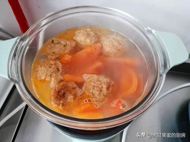 午餐有炸鸡有蔬菜饼，简单易做味道好，馋到朋友了