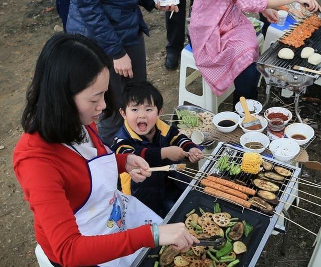 你的育儿经：“最懒舅舅”走红，为玩游戏“封印”外甥女，网友：是个人才