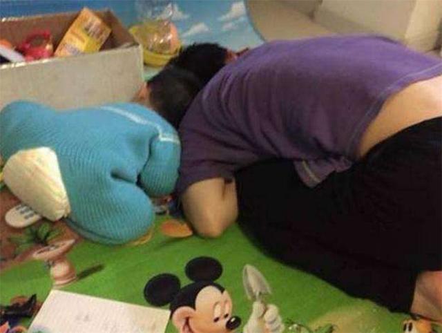 「你的育儿经」宝爸睡觉“呼噜震天”，宝宝给爸爸“上了一课”，网友：是亲生的