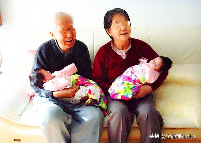 你的育儿经|老人带娃一无是处？这4大优势比爸妈强百倍，许多家长不自知