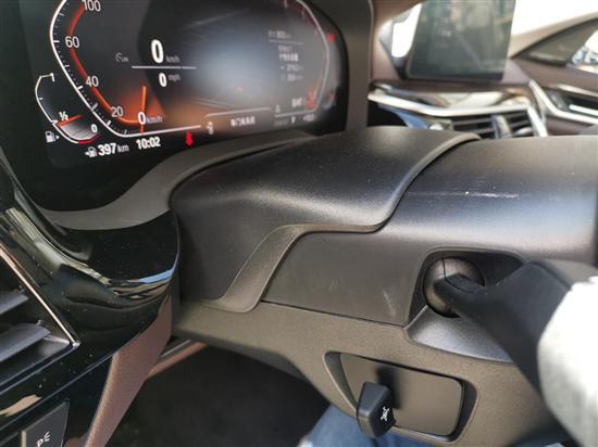 小蜜疯汽车:副驾驶挡板不全 需要担心安全性吗?