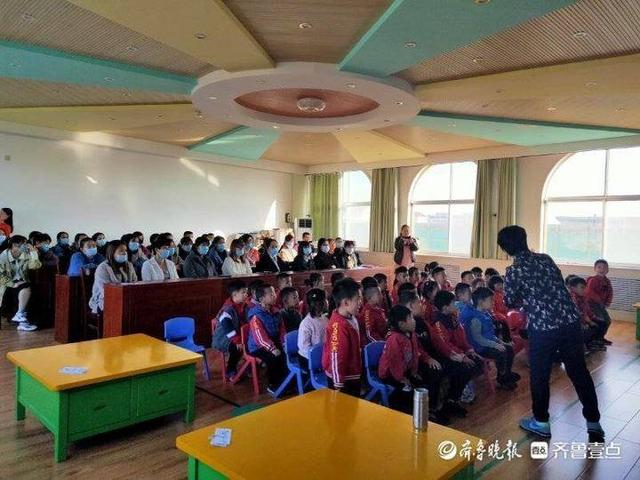 陈庄镇中心幼儿园组织召开各班组家园交流会