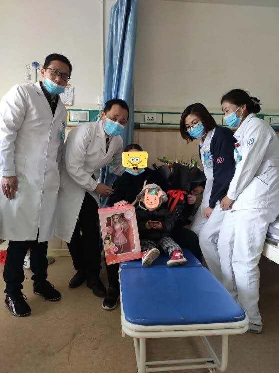 超级宝妈|幼童误吞9粒磁力珠,及时救治后脱险,医生提醒:幼儿最好远离此类小玩具或物品
