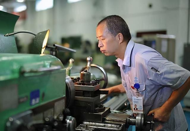 能设计出先进芯片，却造不出来，任正非：教育同质化不易产生天才