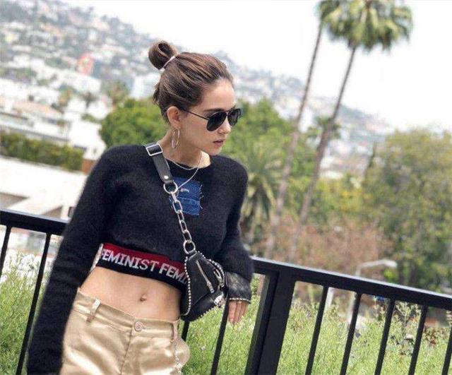 昆凌3年内连剖2胎，当看到身穿露脐装的昆凌时，网友：心酸了|fun娱乐