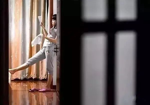 [暖先生格调]初三生父亲晒出女儿中考图，看哭万人： 孩子，读书虽苦，却是最容易的那条！