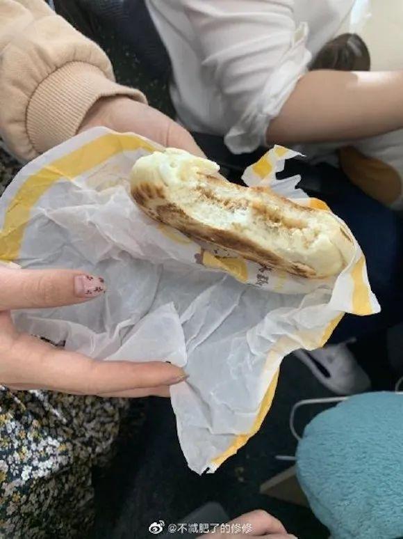 麦当劳肉夹馍被吐槽，商品宣传图和实物能差多远？