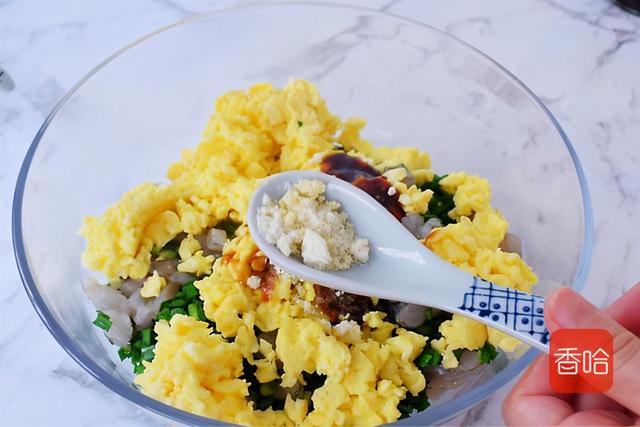 一张饺子皮就能做3款懒人面食，不用揉面也不用饧面，换个方式香