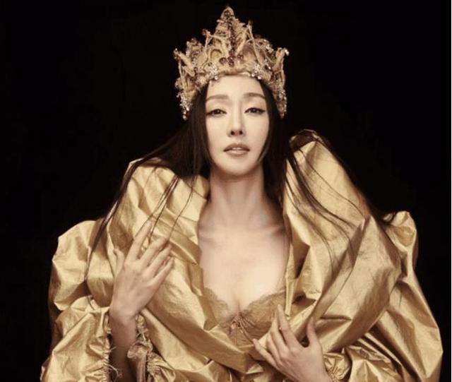 苞米地蒙面侠|萨顶顶“真人”长啥样？卸妆后“神婆变玉女”，网友：早这样多好