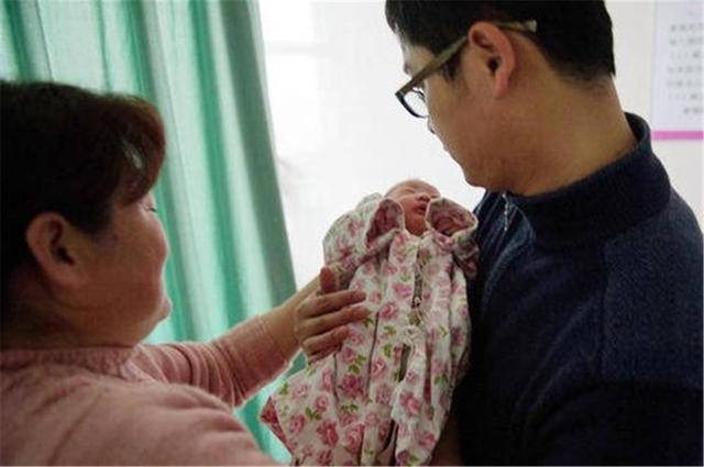 「你的育儿经」“发生意外先保我,因为我父母需要我”,产妇的纸条让人深思