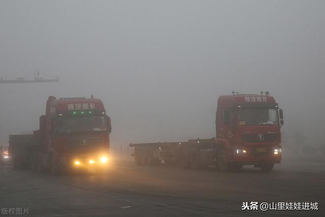 伸手不见五指，多地出现浓雾