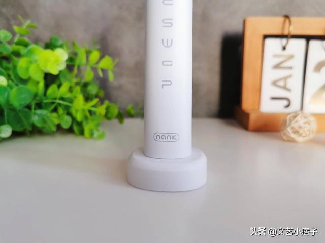 南卡Shiny电动牙刷，开启洁牙新时代