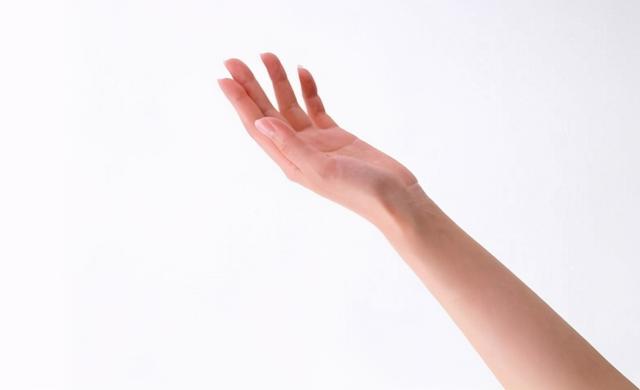 肝不好的人，可“竖中指”自查，没3点异常，肝癌、肝硬化绕着走