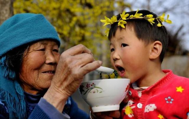 在孩子的心中，奶奶和姥姥到底有什么区别？3个孩子真实的回答