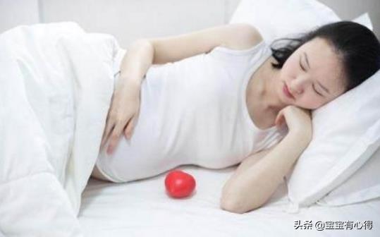 「超级宝妈」孕期这样睡觉，不利于孕妇和胎儿的健康，孕妈请注意