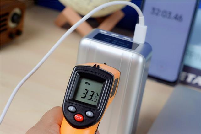 国产充电宝评测：26800毫安，100W功率，能上飞机吗？