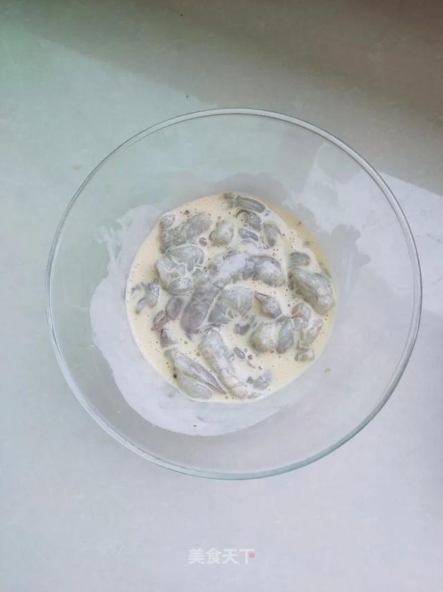炸虾仁：外酥里嫩，营养美味，好吃到停不下来