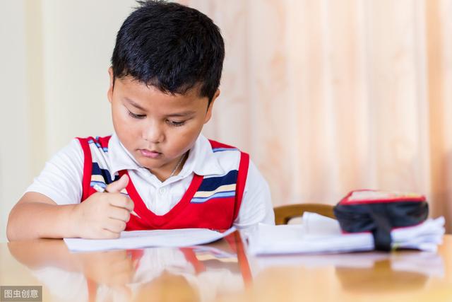 「超级宝妈」对待孩子的不认真，家长可以使用这3个步骤