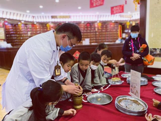 佛手|当孩子遇到佛手，会一场怎样的深秋邂逅？既是非同寻常的中医体验，更是传承着中华文化