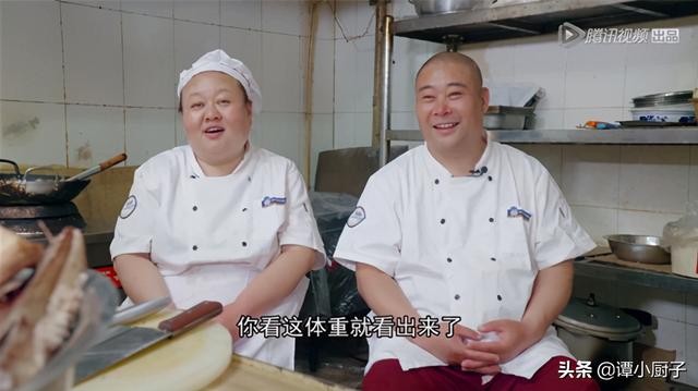 山东这家早餐店火了，猪头肉卷煎饼，30元1斤，网友：太便宜了