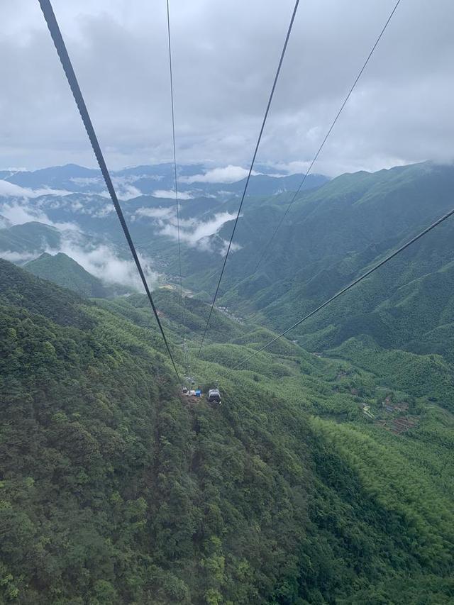 一路穿行云间,省内最长索道龙游六春湖索道开门迎客