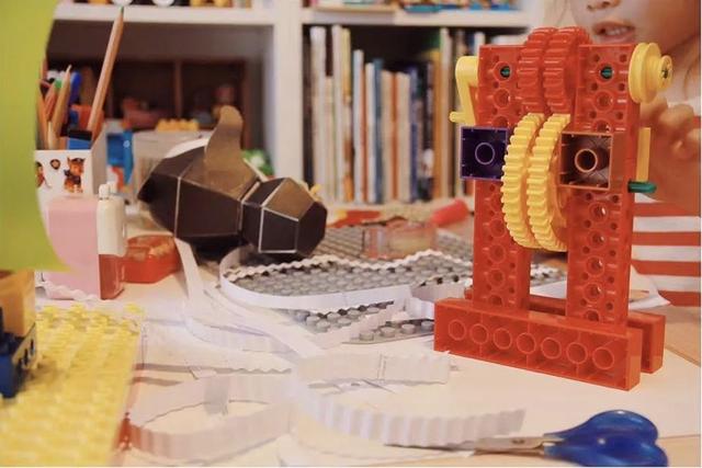 你的育儿经▲简单又美腻的宅家小手工，第一个就把女儿迷住了