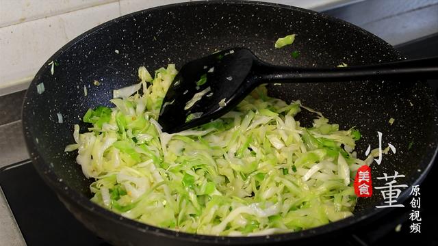 包菜炒粉丝|1颗包菜搭配1把粉丝超美味，比大鱼大肉还好吃，5分钟就学会