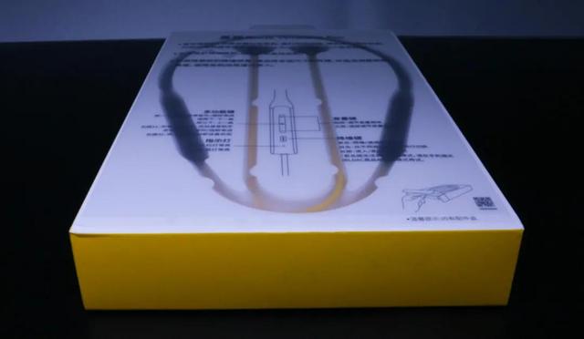 四百块钱做主动降噪，realme 真我黄开箱