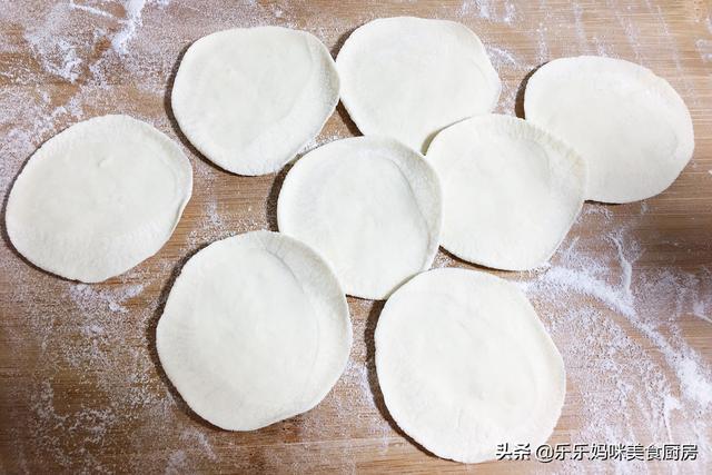 元旦后年关将至，教你调万能猪肉馅，多加“4味料”，加啥菜都香