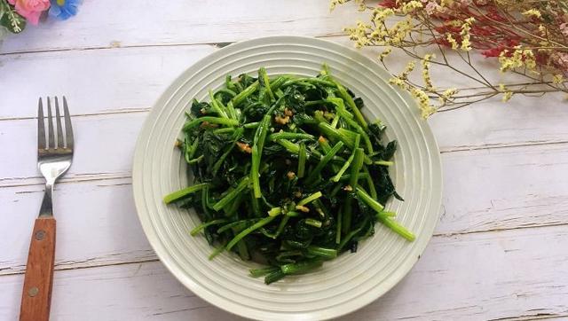 大鱼大肉吃得太腻，来盘凉拌菠菜，营养好吃还解腻