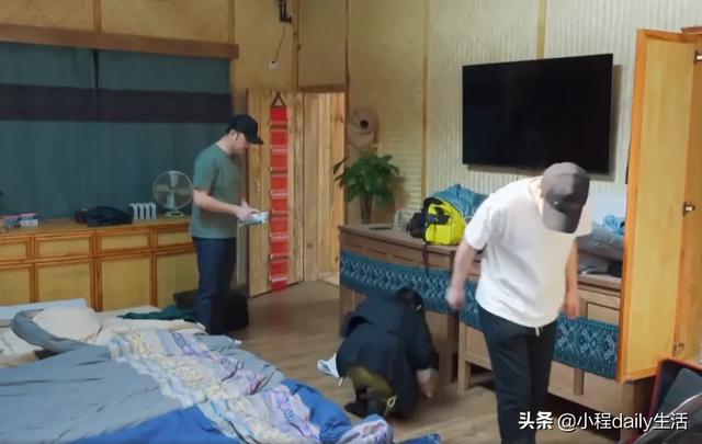 向往4：狗拉到屋里，张子枫急忙去清理，谁注意到彭昱畅的反应？9号放映厅