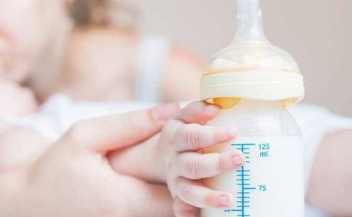 婉转应和|若是涨奶溢奶，多余的母乳怎么处理？能给老公喝？听听医生怎么说