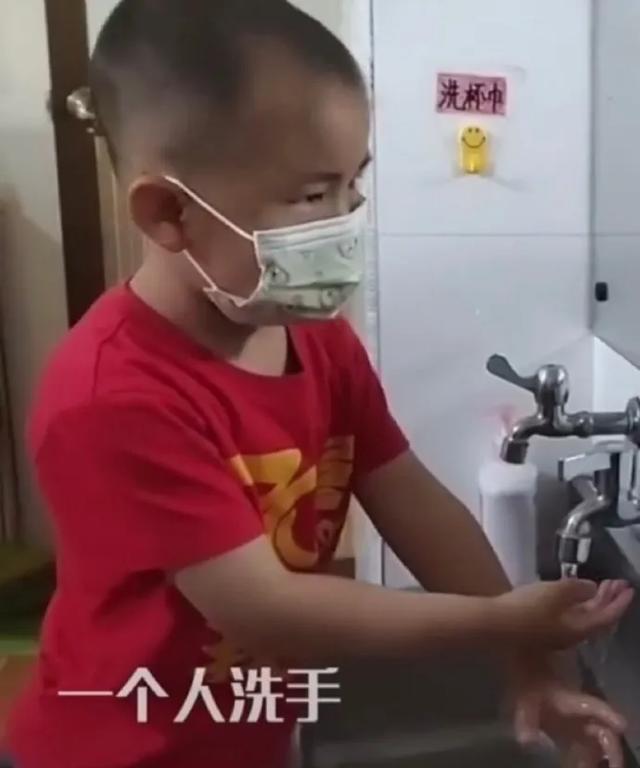 中国教育报|十级“孤独”！一人上课、一人吃饭……网友：一人扛下所有