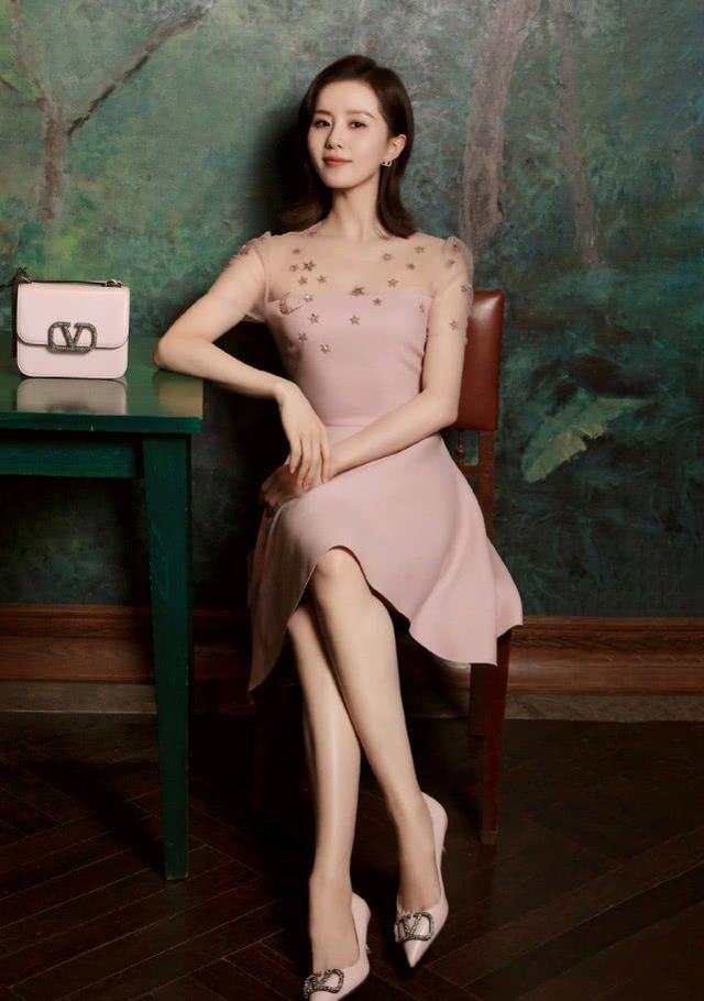 时尚迪科能把白色纱裙穿得这么仙儿的，刘诗诗是第一人？不愧是气质型女神