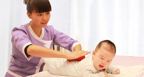 『超级宝妈』靠技术吃饭的岗位，月嫂平均月薪达9369元，有条件的宝妈要慎请