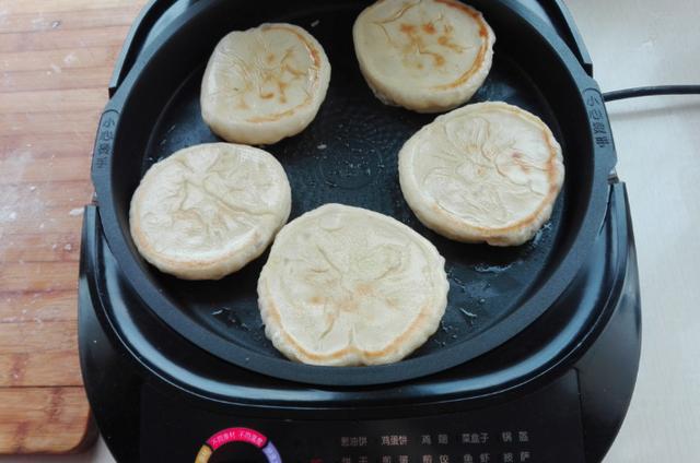 家里苹果吃不完，试一试这个做法，松软香甜，比面包还好吃