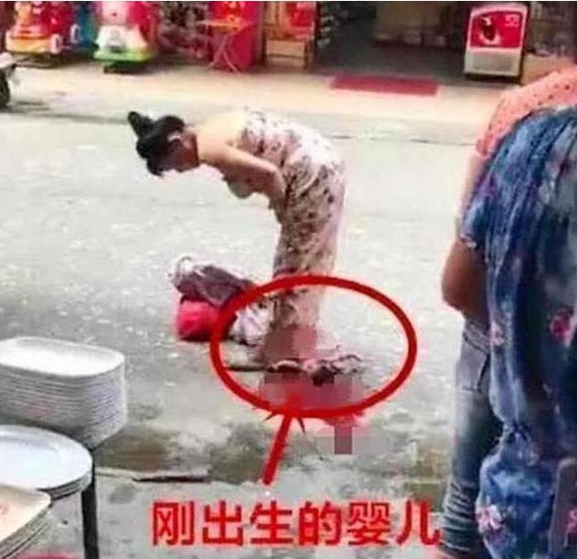 『超级宝妈』“最猛产妇”火了，买菜路上当街生娃，生完抱娃拎菜潇洒走人