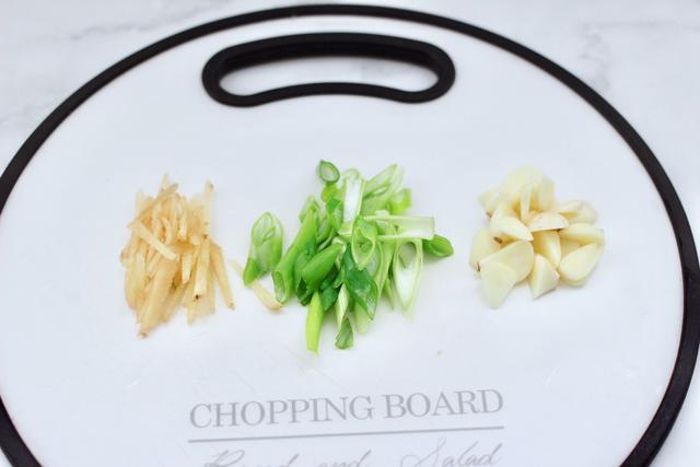 双椒爆鸡胗，脆爽有嚼劲，干香下饭味道好，烹饪简单家常菜