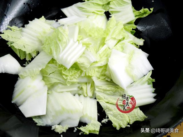 醋溜白菜，什么时候放醋是要点，步骤对了，随便炒白菜都脆爽好吃