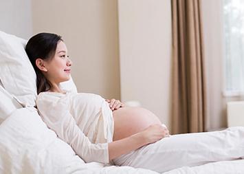 你的育儿经■孕妈的“凹肚脐”和“凸肚脐”有区别？预示宝宝性别？专家有话说